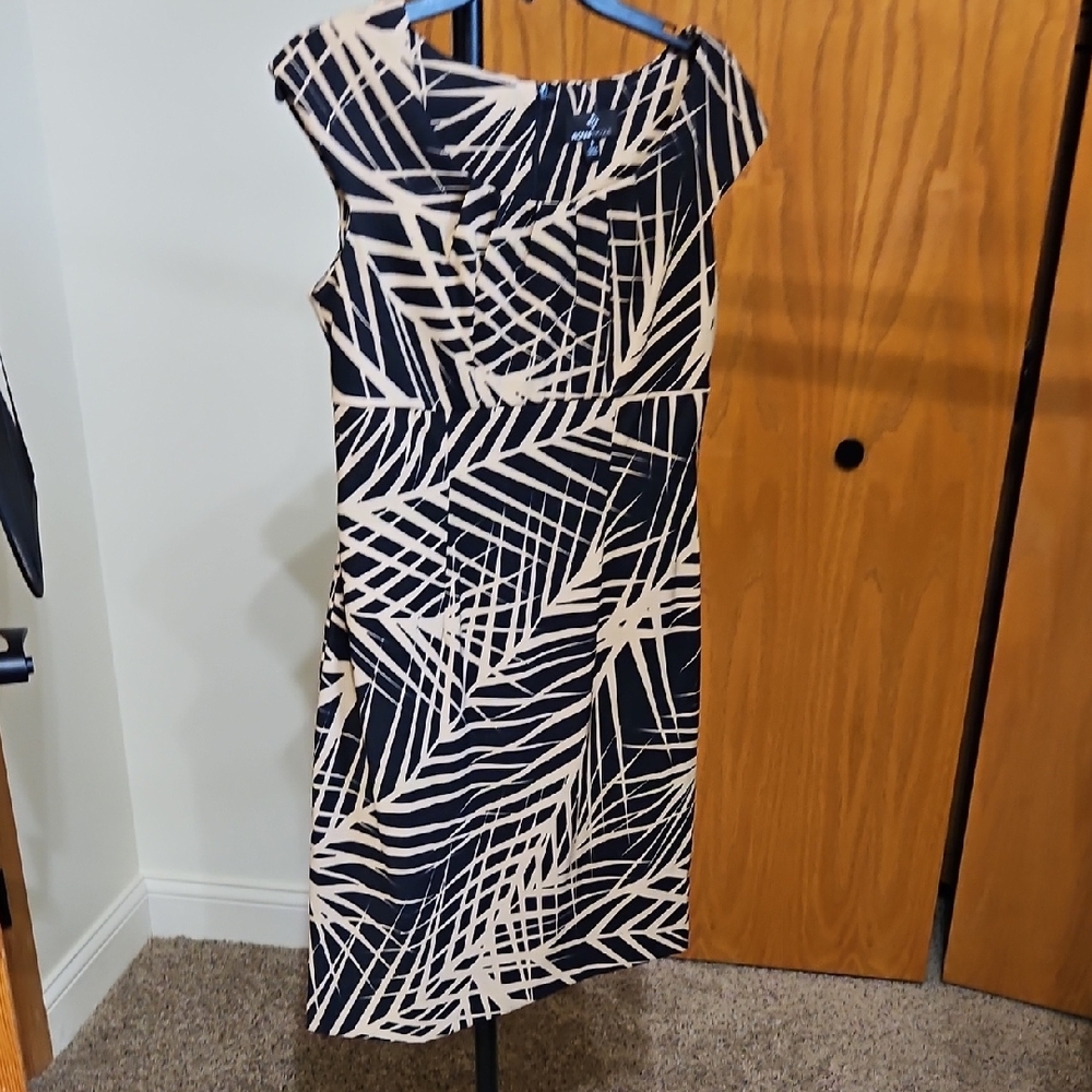 Ronni Nicole Black and Cream Leaf Print Midi Dress